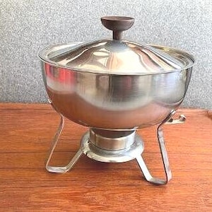Mid Century Edelstahl Chafing Dish mit Teakholz-Deckel von Delphin, Skandinavisches Design, 3-teiliges Set, 1960er - 1970er Jahre
