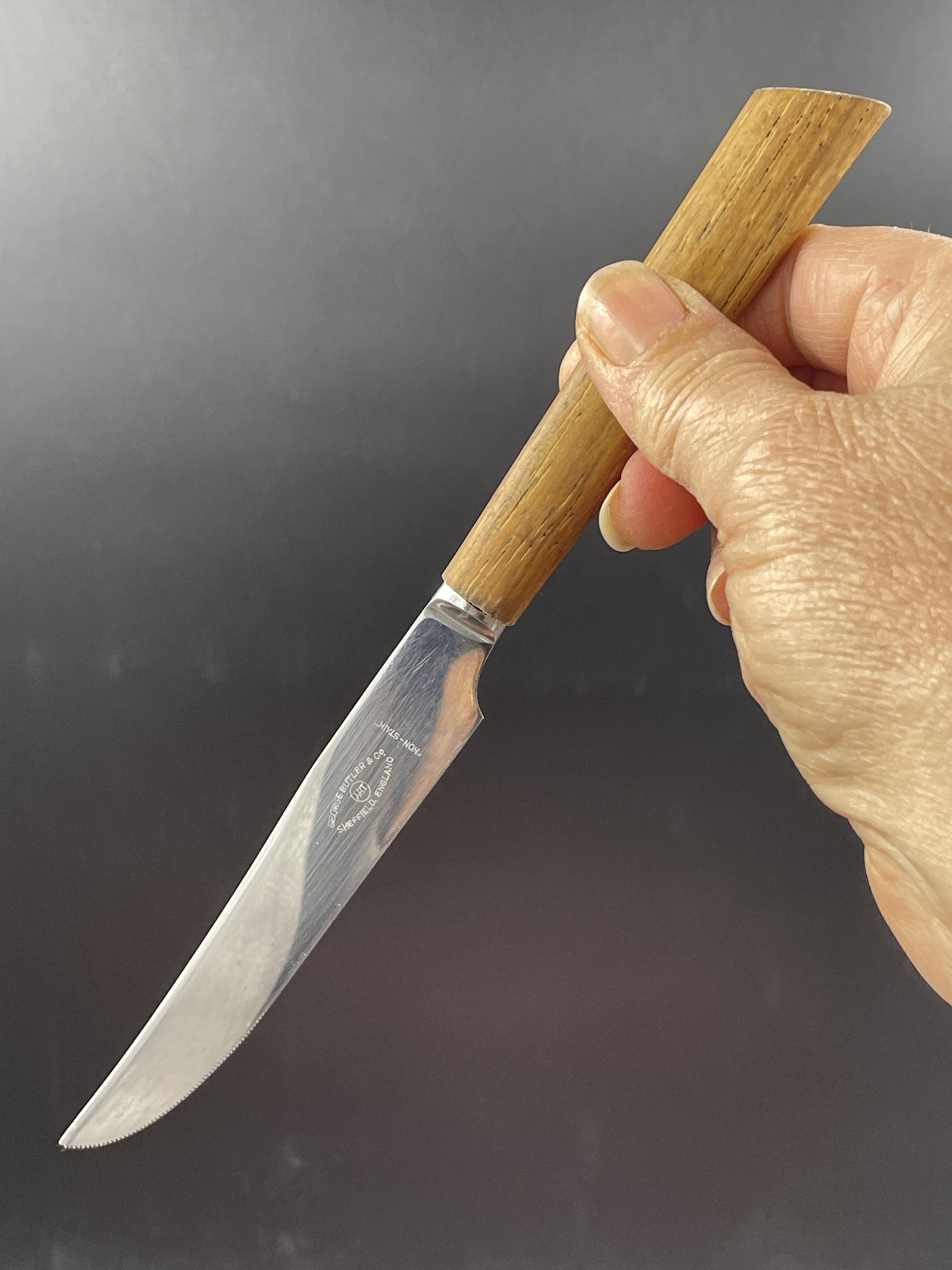 木彫ハンドル「シェフィールド」ヴィンテージのブレッドナイフ ジョージ・バトラー社（イギリス、シェフィールド）のヴィンテージ木製