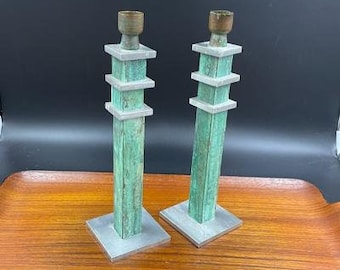 Vintage hohe Kerzenhalter, 2er-Set, gemischte Metall, Kupferoberseite, handbemalte Patina-Oberfläche, Art-Deco-moderner Stil