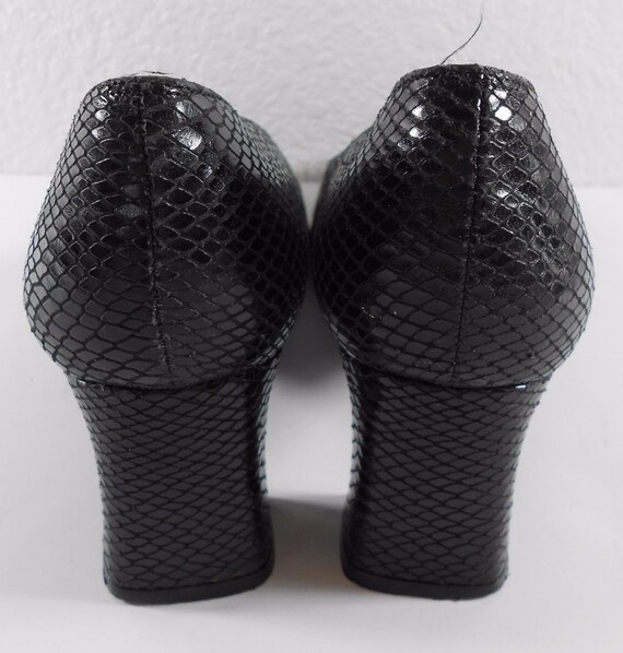 stuart weitzman comet pump