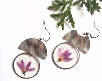 Boucles d’oreilles à fleurs pressées, boucles d’oreilles à fleurs violettes et demi-cercle, bijoux tous naturels
