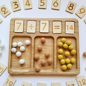 "Die ""Montessori"" Karte mit 16 Fächern, 15 Fächern, 15 Fächern, 15 Fächern, 15 Fächer für die Zauberei und das Alphabet."