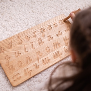 Ukrainskt kursivt alfabet, spårningstavla, Montessori-pedagogiskt material, hemundervisning, present till barn, lärare, handstilsövning