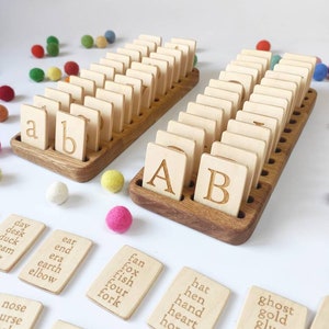 Englisch Buchstaben Karten + Halter Großbuchstaben Kleinbuchstaben Karten Montessori Materialien Geburtstagsgeschenk Holzbuchstaben Alphabet Montessori lernen