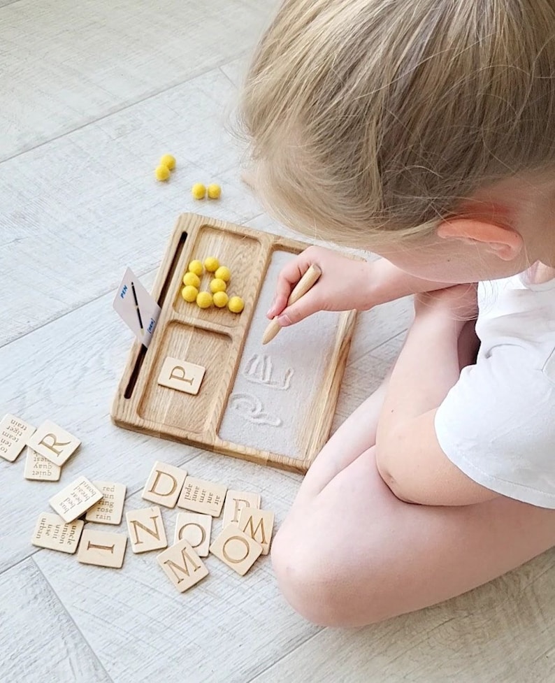 Montessori Spielzeug, lesen, schreiben, erstellen Sandtablett mit Alphabet Karten, homeschool Materialien, lehrreich, lernen, Vorschule, Kleinkind Geschenk Bild 3