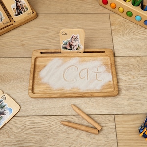 Montessori aprendizaje bandeja de arena madera bandeja sensorial titular de la tarjeta preescolar Waldorf bandeja de escritura de arena motor fino juego sensorial rastreo escuela en casa
