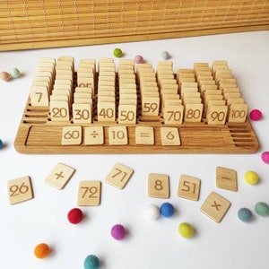 Montessori Zahlenkarten 1–100hundert mit Holzbrett - Mathe-Lernspielzeug für Kinder - Zählen, addieren, multiplizieren - ein tolles Geschenk für die Schule oder den Kindergarten
