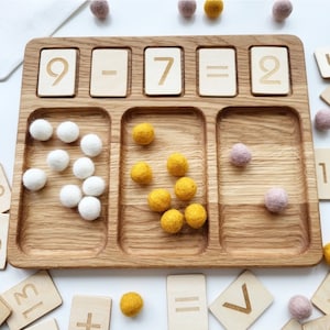 Tableau de calcul Montessori avec plateaux et cartes numériques Cadeau de mathématiques Waldorf pour les enfants qui apprennent les nombres, plus l'école à la maison sous-station
