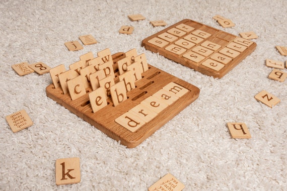 Je joue avec les lettres (cycle 1 et 2)  Jeux de lettres, Lettre a,  Apprendre les lettres