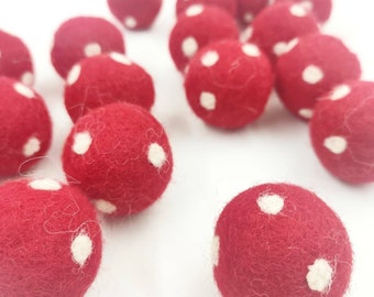 Red Polka Dot Felt balls Pom Poms 3cm or 30mm Handmade Wool Balls Red Color decor decorations Festive Dots Ornaments