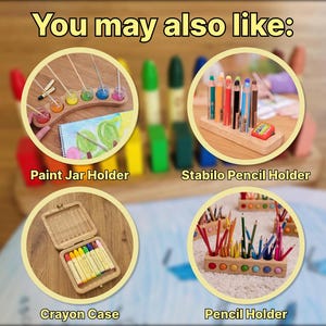 Puede incluir: Un collage que muestra cuatro organizadores de madera: un soporte curvo para botes de pintura con cinco pinturas coloridas, un portal&aacute;pices rectangular Stabilo con un sacapuntas, una caja cuadrada de madera para ceras y un portal&aacute;pices rectangular.