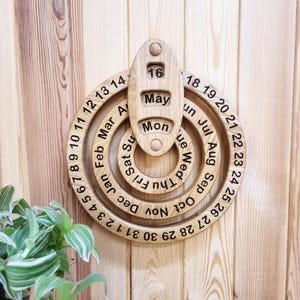 Wooden perpetual Calendar wall Calendar gift for child kids for family learning dates months days of week never ending calendar Montessori