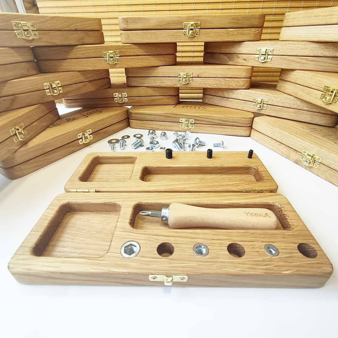Montessori Schraubenbrett Aus Holz – Lernspielzeug Für Kinder Ab 3 Jahren Mit 10 Schrauben & 4 Werkzeugen