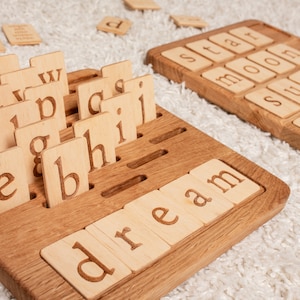 Montessori Alphabet Board mit Buchstabenkarten Holzbuchstaben Lerngeschenk für Kinder Lernressource für Vorschulkinder Montessori Klassenzimmer
