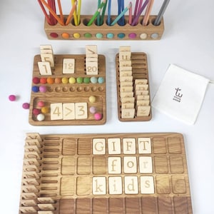 Caja de regalo para niños, juego de materiales educativos Montessori, tablero de matemáticas reversible con tarjetas del 1 al 20, tablero del alfabeto, portalápices, regalo de cumpleaños