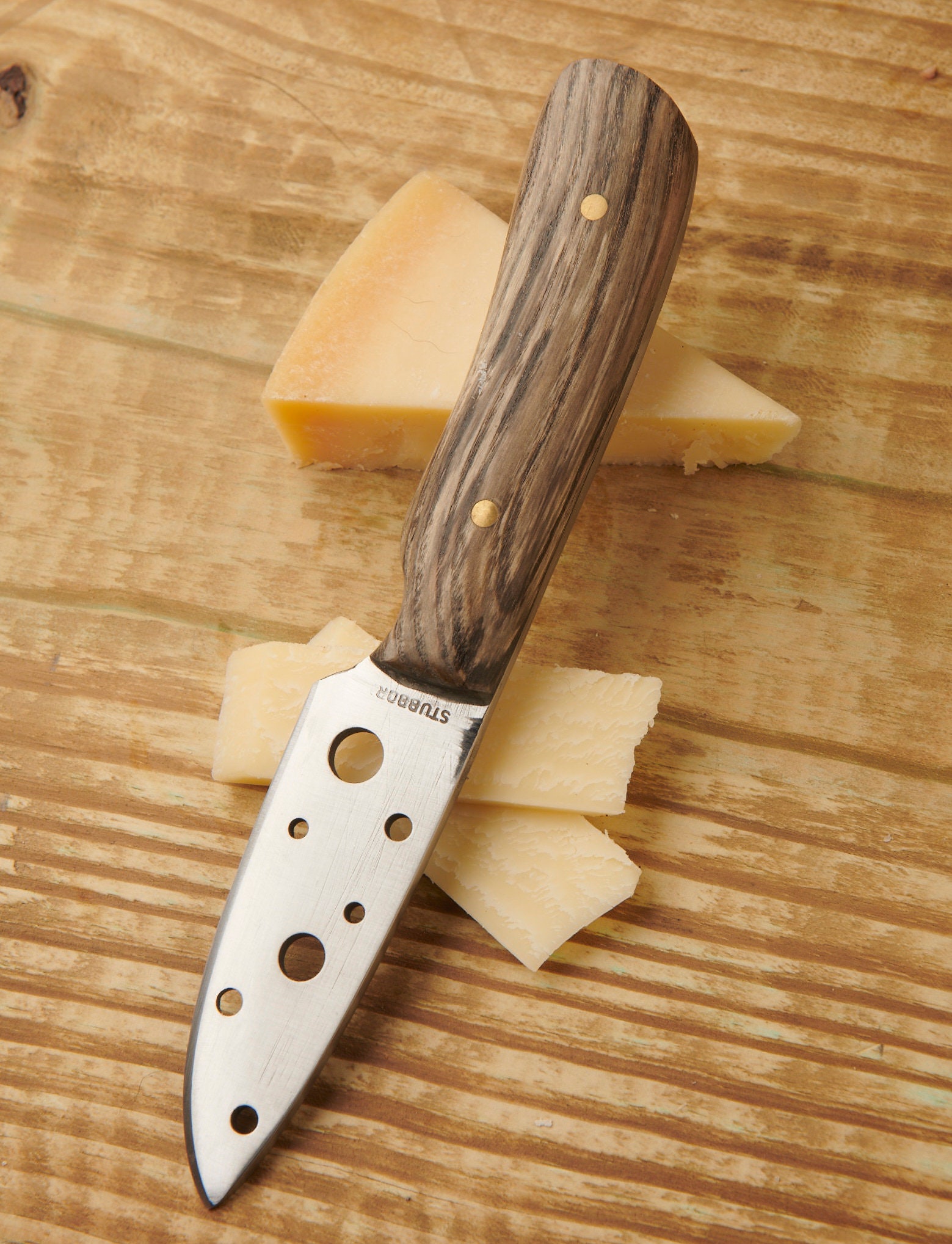  OTOTO Bert Cheese Knife, Gnome-Themed Multifunctional