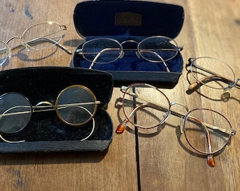 Selección. Gafas vintage. Estuche para gafas. Gafas con montura metálica. Trajes de época. Decoración retro para gafas. Gafas de lectura vintage.