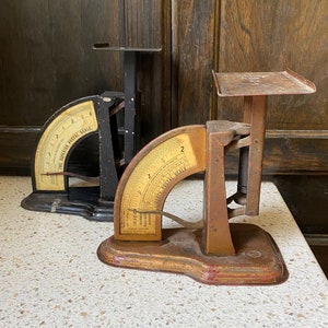 Vintage Amerikaanse postweegschaal. Liberty-postweegschaal. Superieure postweegschaal. Retro kantoor, industrieel, Americana decor begin jaren 1900
