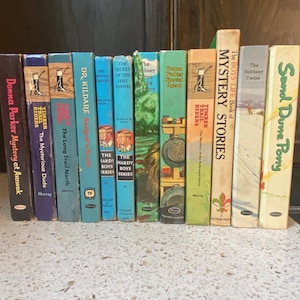 10 Teen Vintage Novels. Classic Mysteries. Vintage Youth Novels. Color Hardbacks. Timber Trail, Troy Nesbit, Hardy Boys, Donna Parker,