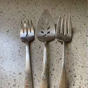 3 Serving Silver Plate. 2 Forks, 1 Pie Server. Silver Plate Mix Match Silverware.