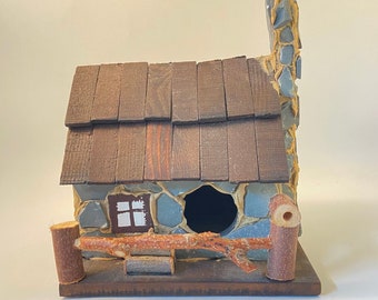 Stone Wood Birdhouse. Log Cabin Birdhouse. Stone Chimney Wood Handcrafted Birdhouse. Fairy House. Garden Home. Excellent Condition.