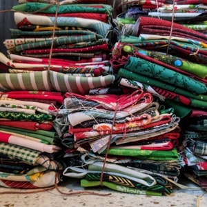 30 Designs Christmas Bundle. 30 Different Patterns Holiday Scrap Bundle. Holiday Colors Bargain Fabric. Remnants. Fabrics by Theme/Colors