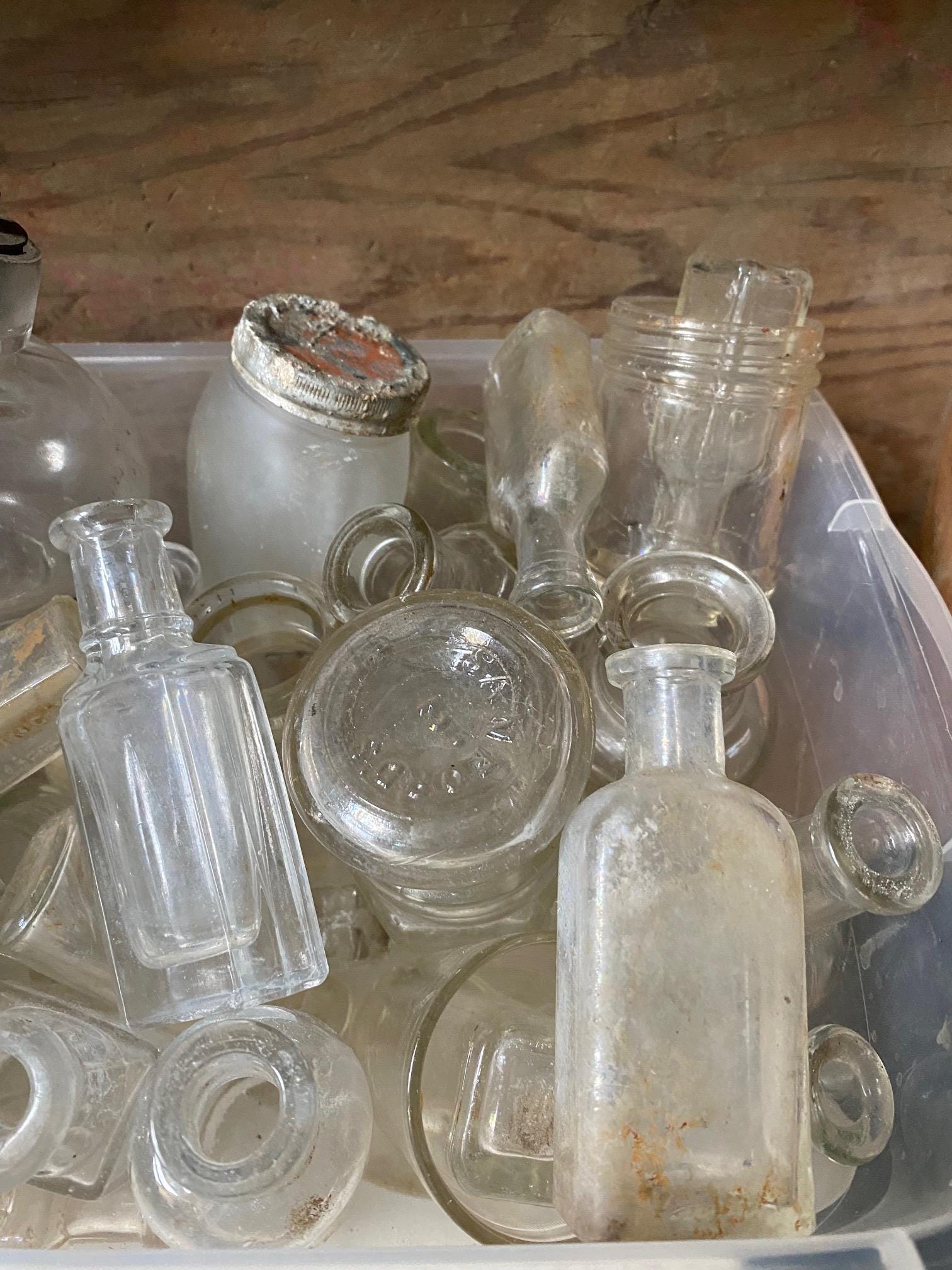 古い小瓶10本。使い古されたコレクターズボトル。ヴィンテージ。様々な