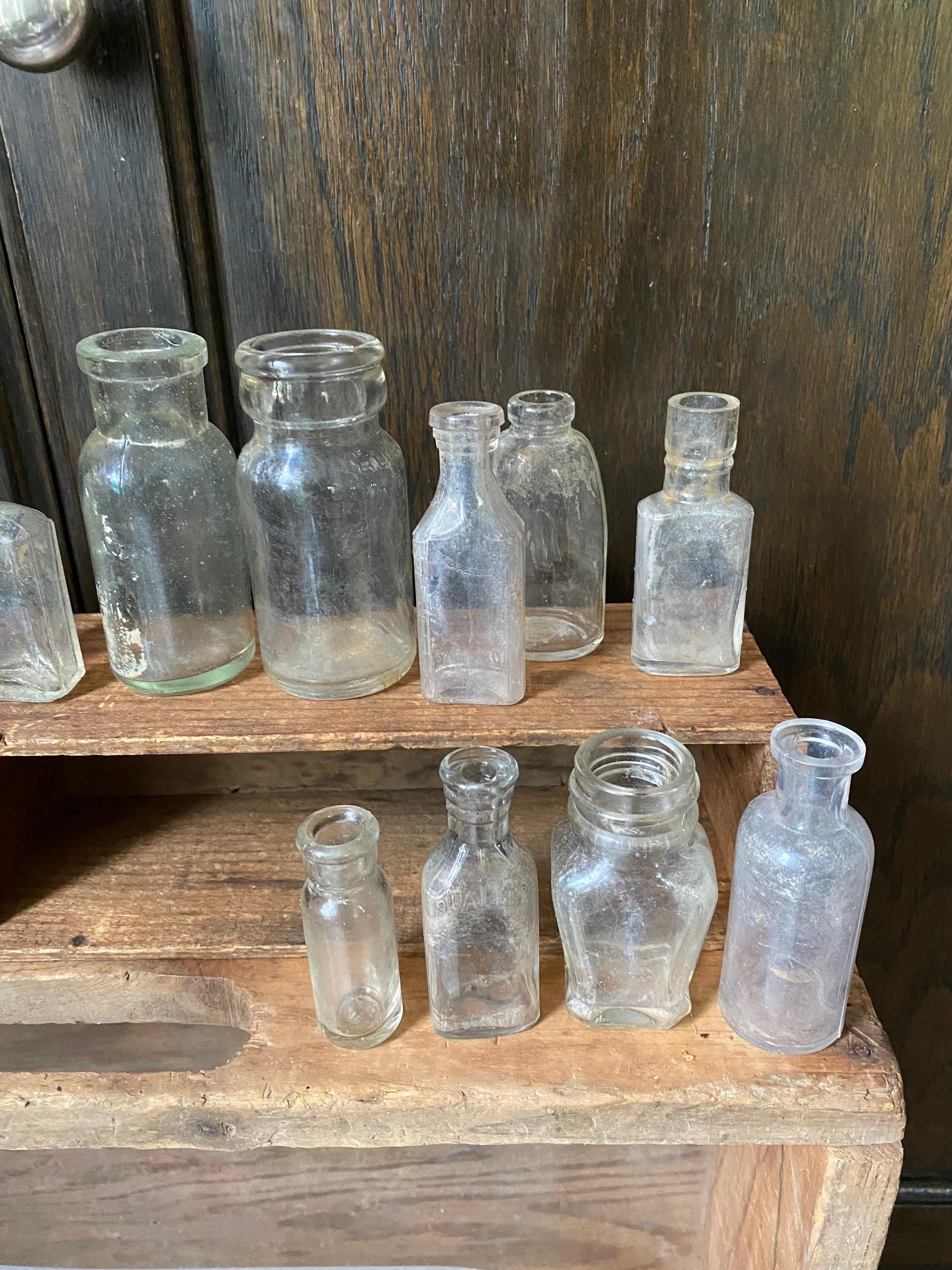 古い小瓶10本。使い古されたコレクターズボトル。ヴィンテージ。様々な