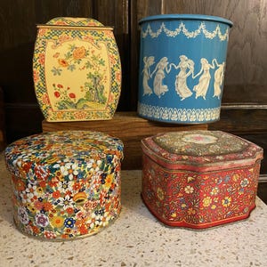 Floral Usable Tin. Vintage Floral, English, Dutch Tins. Medium Tin. Wedgwood, Cottage Core. Victorian. Asian. Sew, Storage Tin.