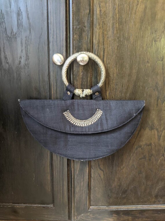 Circle handle purse hotsell