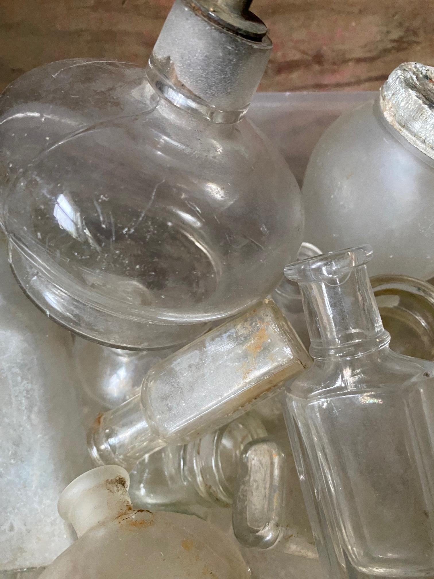 古い小瓶10本。使い古されたコレクターズボトル。ヴィンテージ。様々な