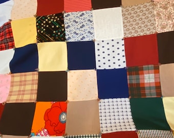 ハンドメイド　ビンテージ　刺繍　キルト　50s 60s 70s キルト生地 1960年代のモダンなパッチワーク、手縫いのキルティングと刺繍が施され