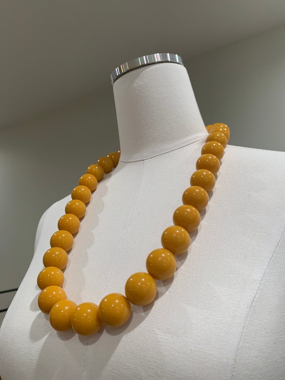 1980s yellow beaded necklace - image 6