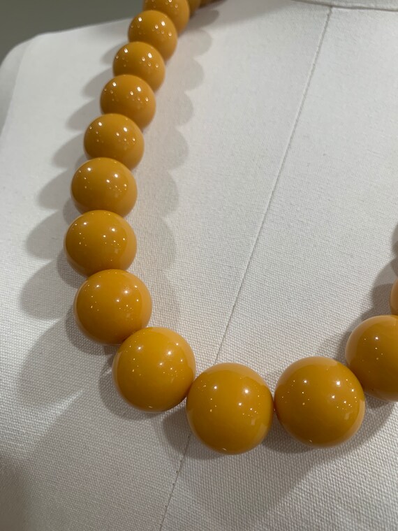 1980s yellow beaded necklace - image 2