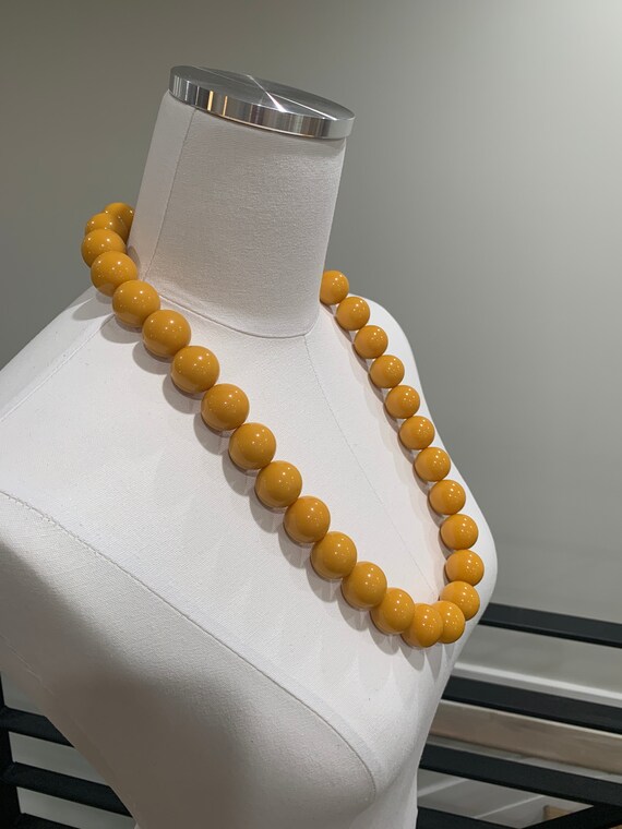 1980s yellow beaded necklace - image 5