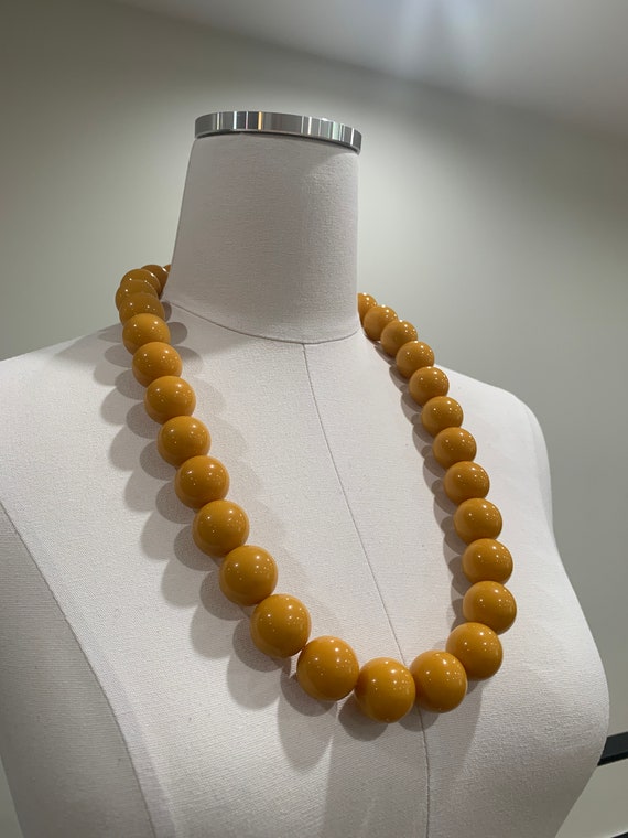 1980s yellow beaded necklace - image 1