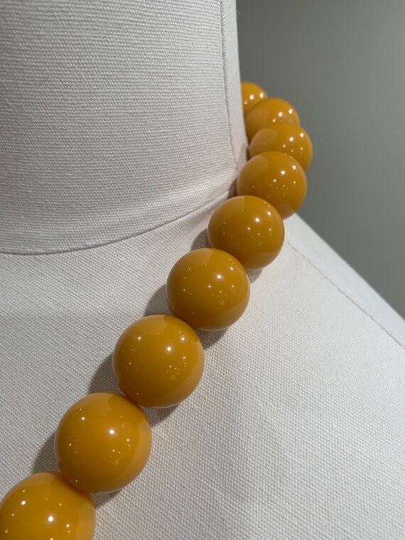 1980s yellow beaded necklace - image 3