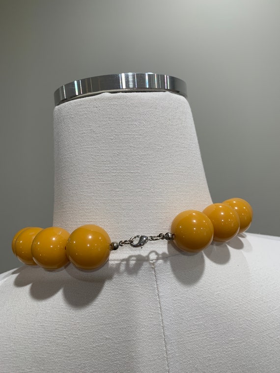 1980s yellow beaded necklace - image 4