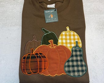 Fall Pumpkin Appliqué Sweatshirt – Handmade Embroidered Autumn Crewneck – Cozy Unisex Sweatshirt with Custom Colors