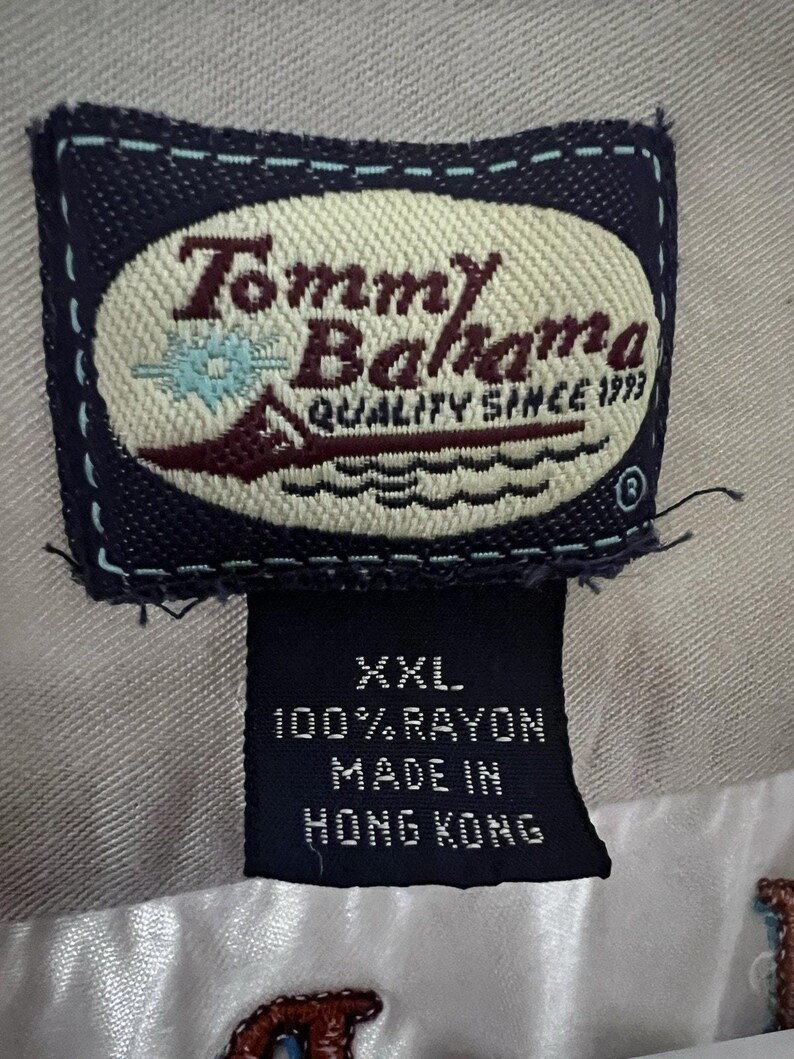 Tommy Bahama Beige Hawaiian Embroidered Tiki Button Up Shirt Mens 2XL Pocket image 6