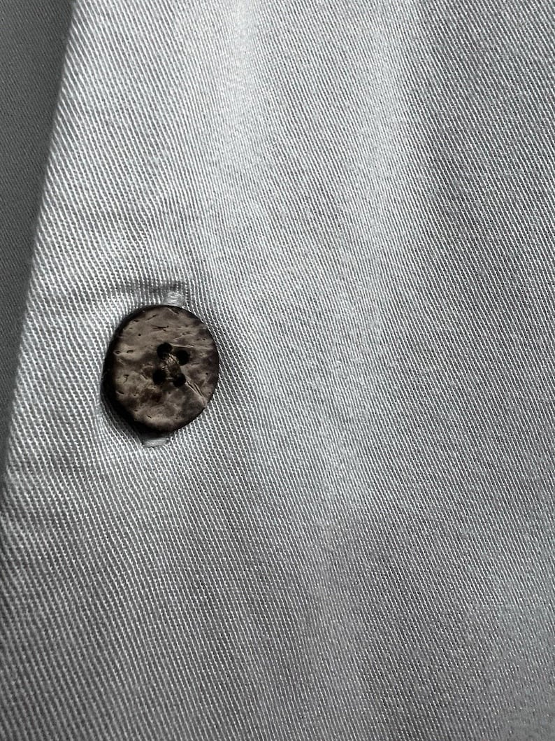 Tommy Bahama Beige Hawaiian Embroidered Tiki Button Up Shirt Mens 2XL Pocket image 5