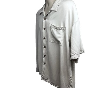 Tommy Bahama Beige Hawaiian Embroidered Tiki Button Up Shirt Mens 2XL Pocket image 3