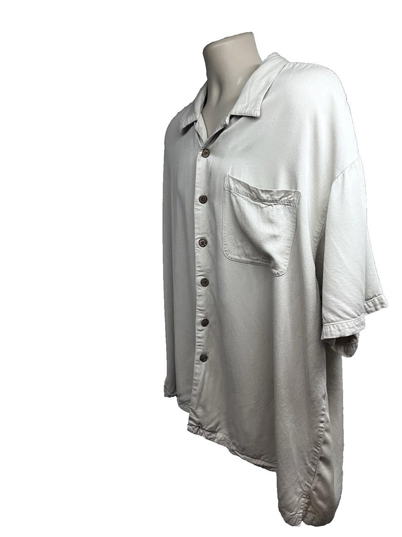Tommy Bahama Beige Hawaiian Embroidered Tiki Button Up Shirt Mens 2XL Pocket image 3