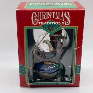 Nuevas tradiciones navideñas vintage de los años 90: Ratón escribiendo una carta a Papá Noel.