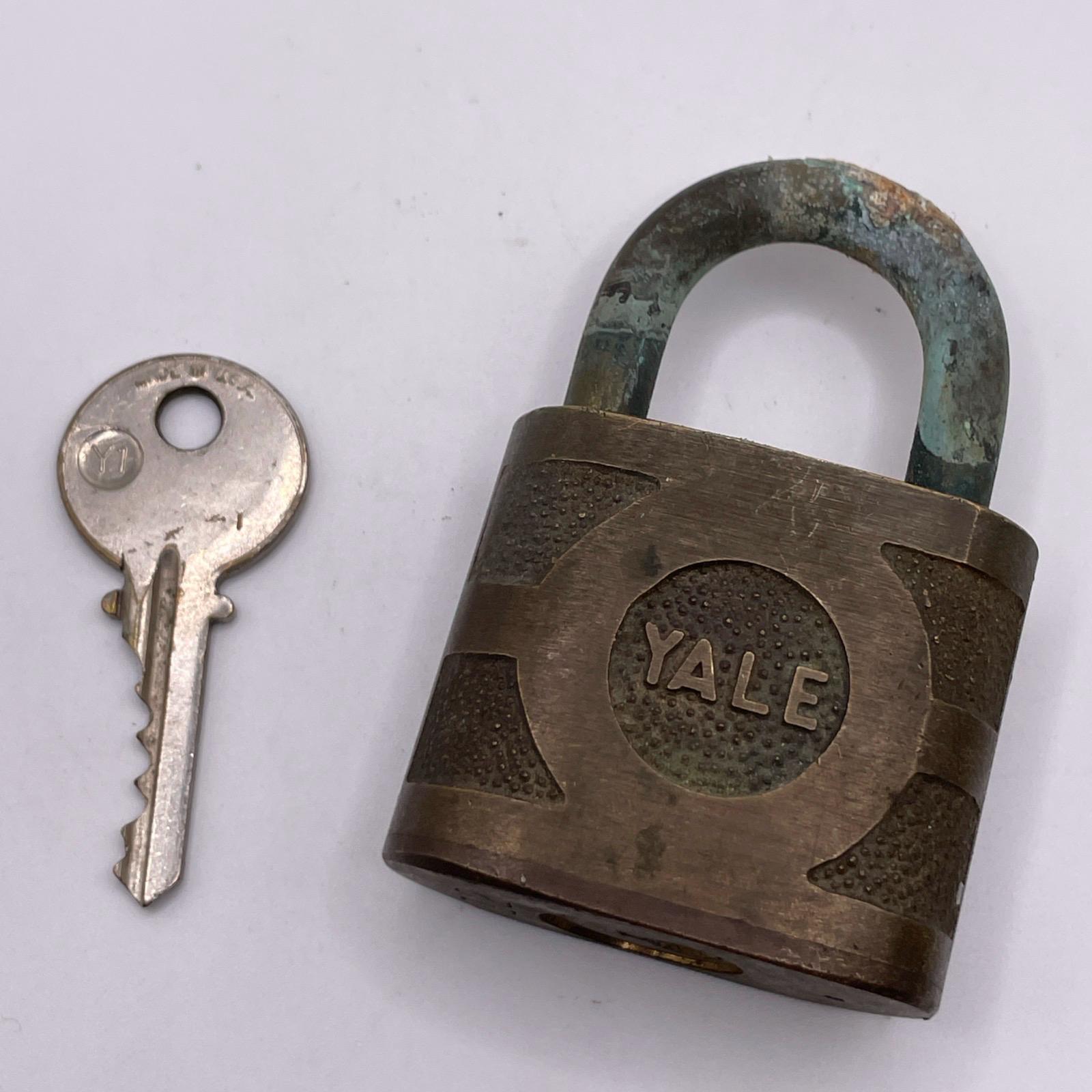 米国老舗ロックメーカー「YALE」社のアンティーク南京錠（大型）