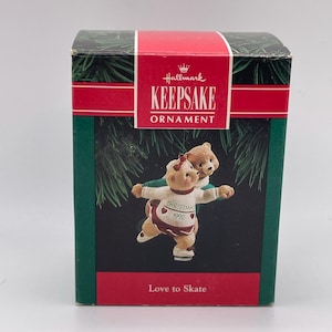Vintage 90s Hallmark Love To Skate Two Bears Pair Ice Skating Ornament 1992 New