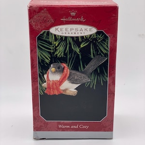 New NOS Hallmark Ornament Warm And Cozy 1998 Bird Scarf Christmas Nature Vintage