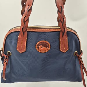 Sacoche Dooney & Bourke Donegal - Écusson Bombé, Bracelet Cuir - Noir - Occasion Excellent état
