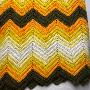 VTG 60s Hand Crochet Knit Stitch Zig Zag MCM Granny Blanket Throw Green Yellow
