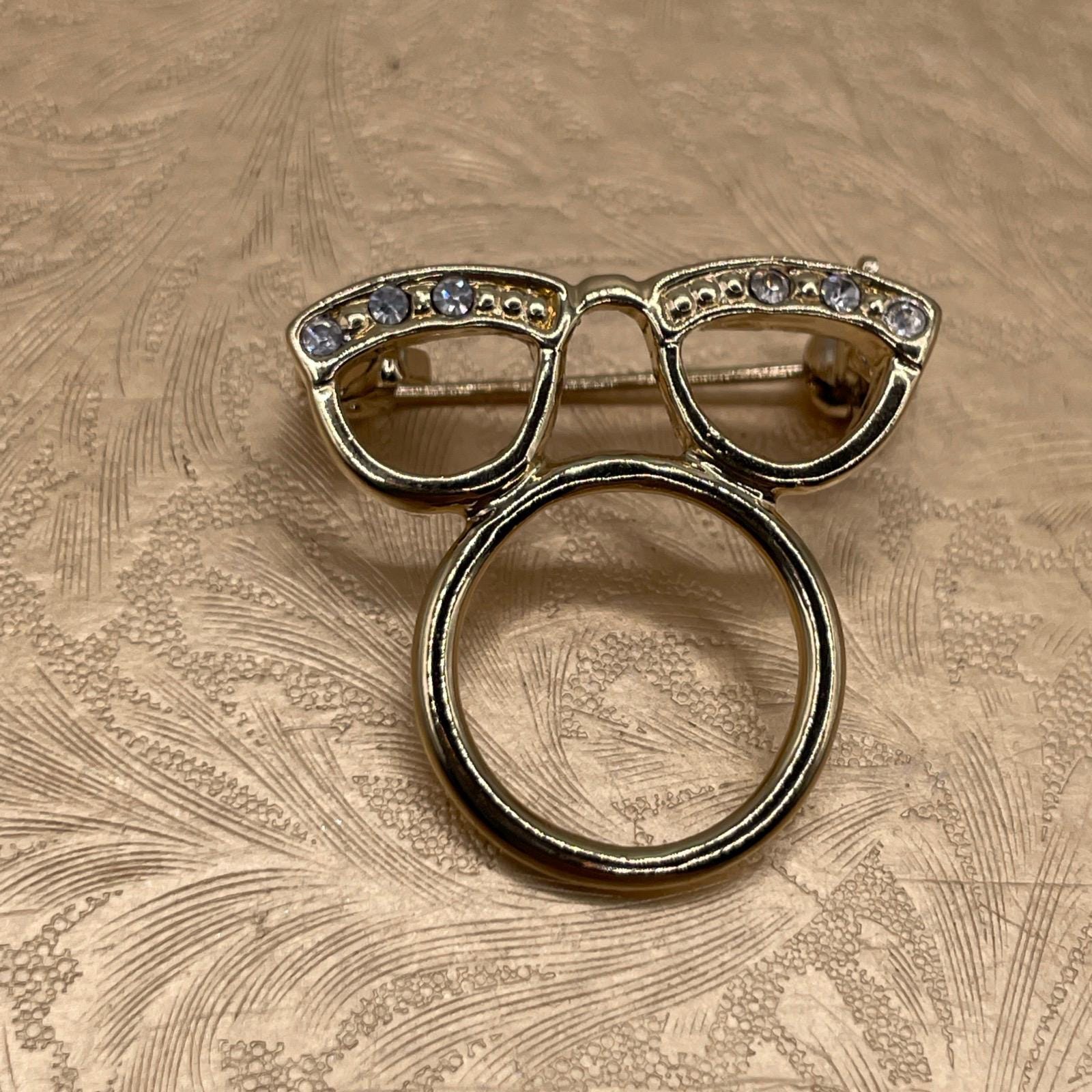Silver Snap Button Magnetic Eyeglass Holder ID Badge Eye Glasses